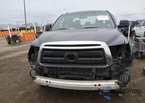 2010 Toyota Tundra Grade 5.7L V8 z USA, uszkodzony, nr VIN 5TFRY5F19AX082901